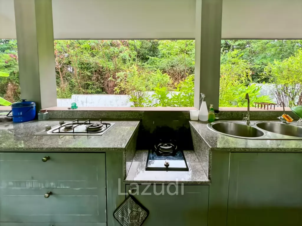 Elegant Eco-Design 5-Bedroom Villa on Over 2 Rai in Springfield Village