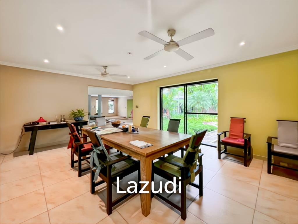 Elegant Eco-Design 5-Bedroom Villa on Over 2 Rai in Springfield Village