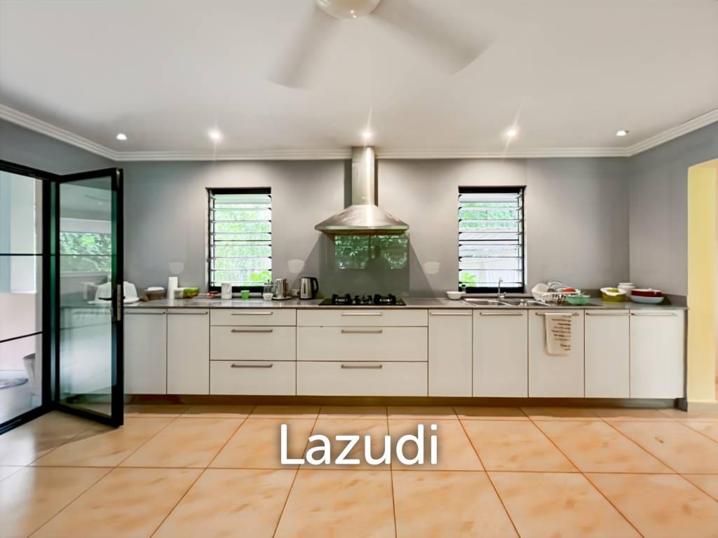 Elegant Eco-Design 5-Bedroom Villa on Over 2 Rai in Springfield Village