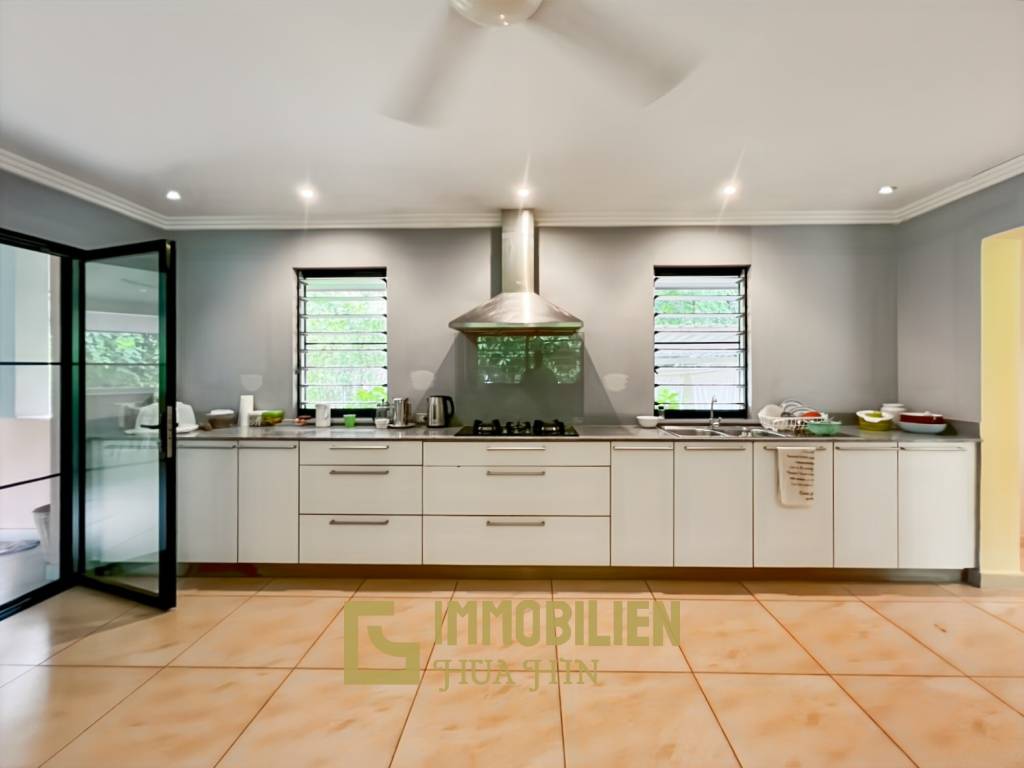 3200 คิว м участка / 1,000 คิว ในชีวิตของฉันมีสนามกอล์ฟและสปารีสอร์ท