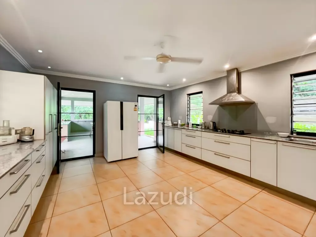 Elegant Eco-Design 5-Bedroom Villa on Over 2 Rai in Springfield Village