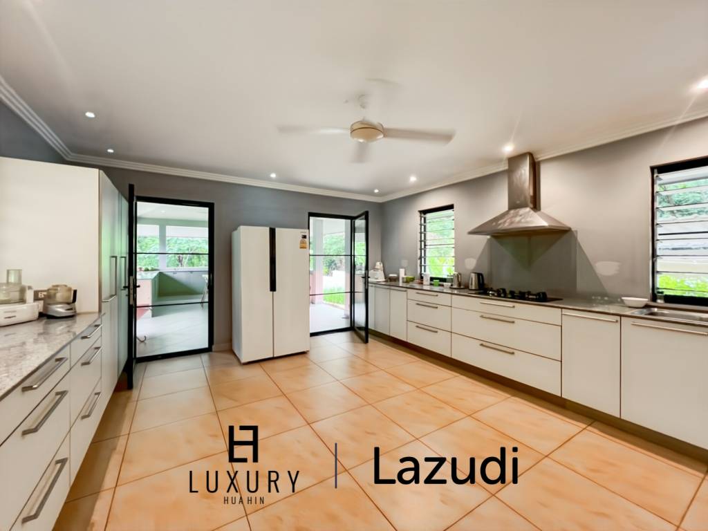 3200 คิว м участка / 1,000 คิว ในชีวิตของฉันมีสนามกอล์ฟและสปารีสอร์ท