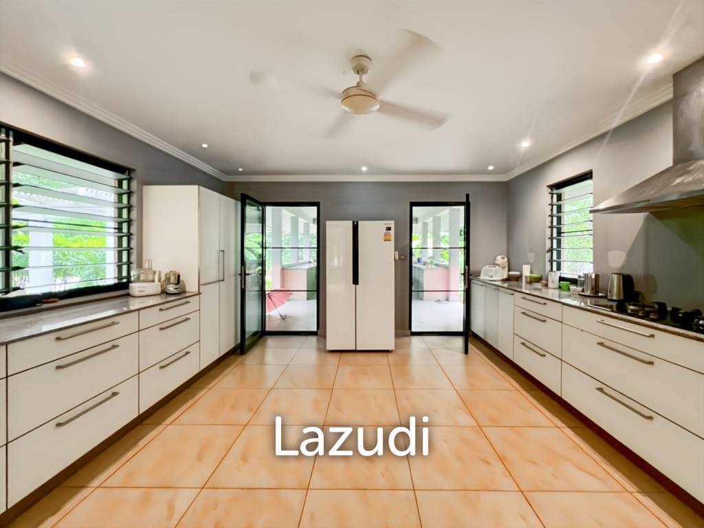 Elegant Eco-Design 5-Bedroom Villa on Over 2 Rai in Springfield Village