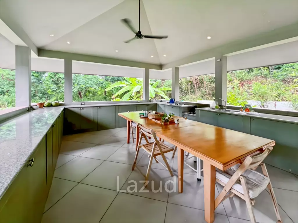 Elegant Eco-Design 5-Bedroom Villa on Over 2 Rai in Springfield Village