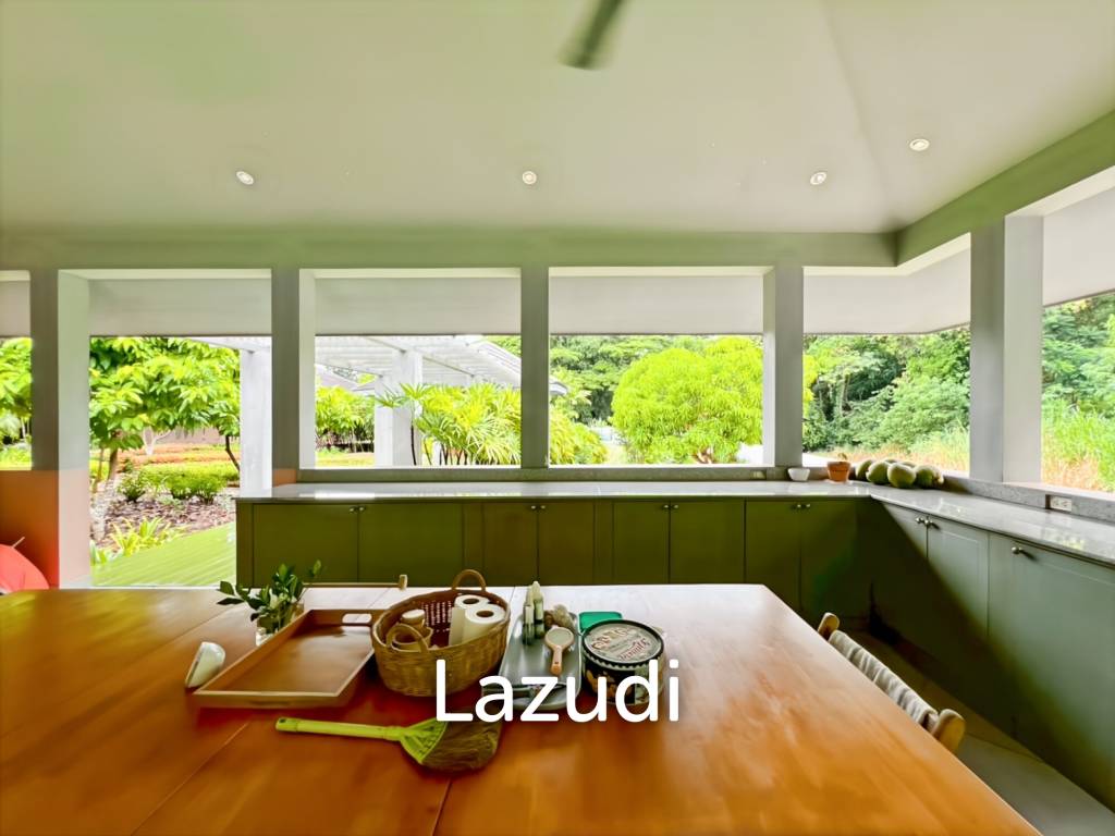 Elegant Eco-Design 5-Bedroom Villa on Over 2 Rai in Springfield Village