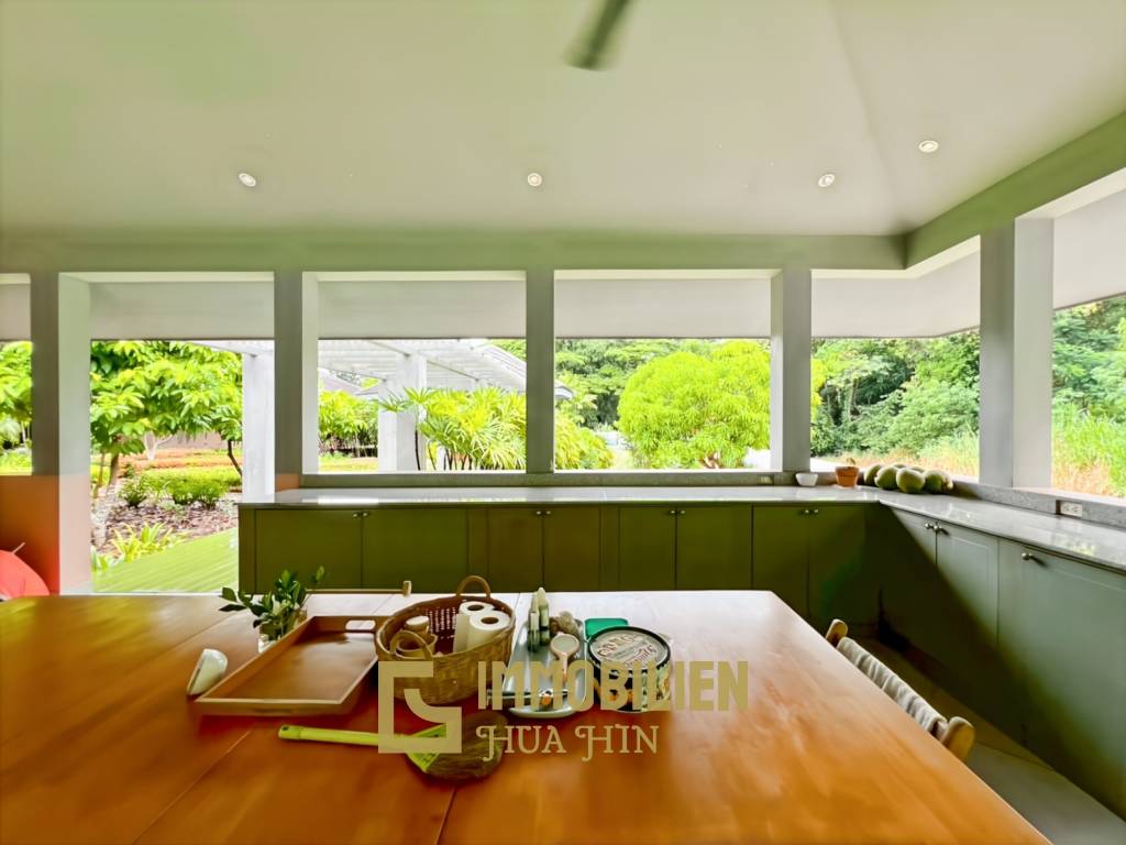 3200 คิว м участка / 1,000 คิว ในชีวิตของฉันมีสนามกอล์ฟและสปารีสอร์ท