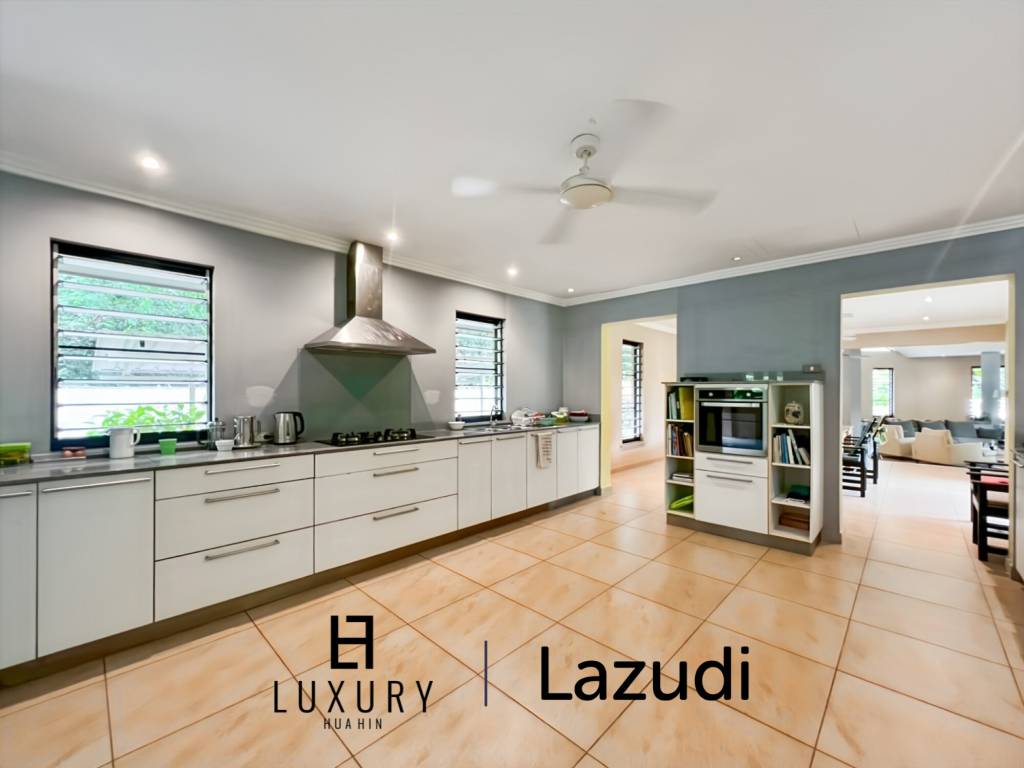 3200 คิว м участка / 1,000 คิว ในชีวิตของฉันมีสนามกอล์ฟและสปารีสอร์ท