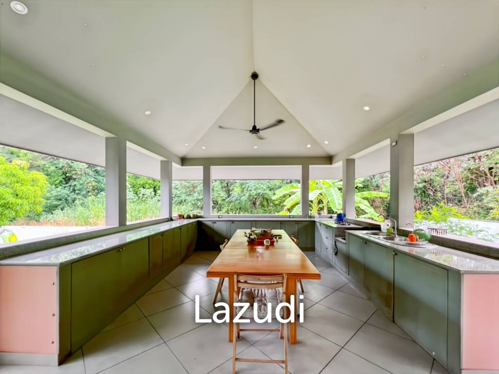 Elegant Eco-Design 5-Bedroom Villa on Over 2 Rai in Springfield Village