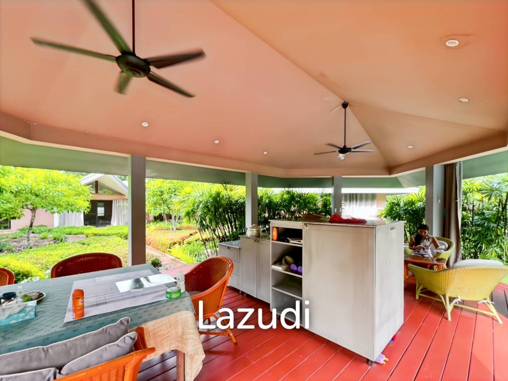 Elegant Eco-Design 5-Bedroom Villa on Over 2 Rai in Springfield Village