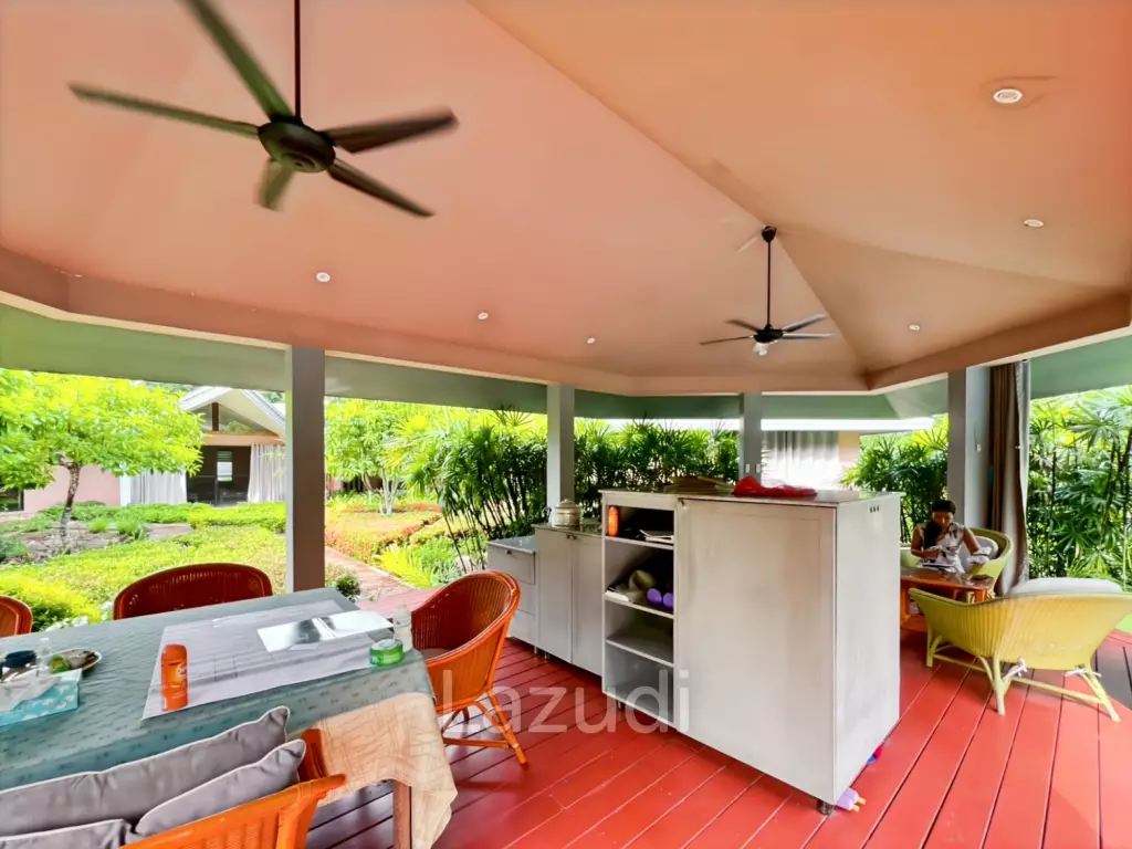 Elegant Eco-Design 5-Bedroom Villa on Over 2 Rai in Springfield Village