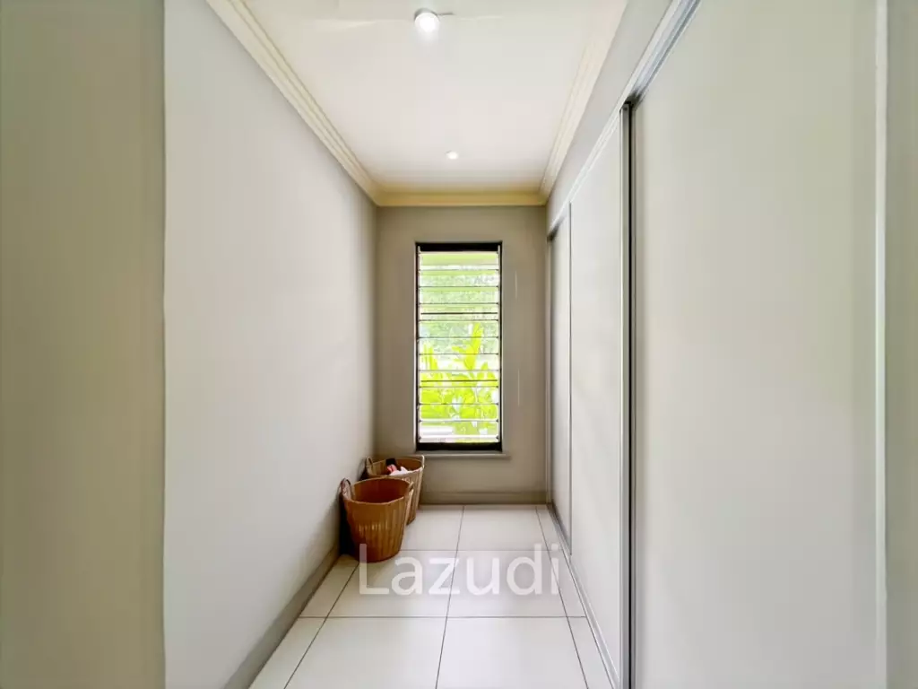 Elegant Eco-Design 5-Bedroom Villa on Over 2 Rai in Springfield Village