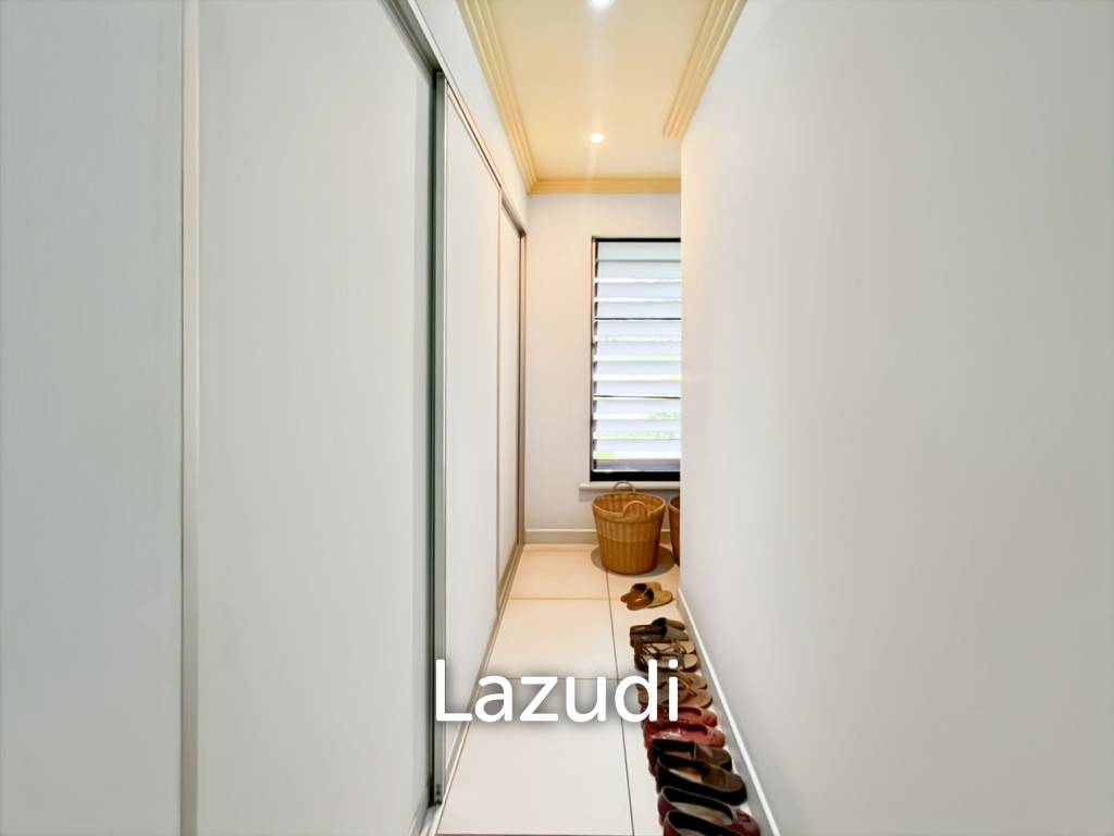 Elegant Eco-Design 5-Bedroom Villa on Over 2 Rai in Springfield Village
