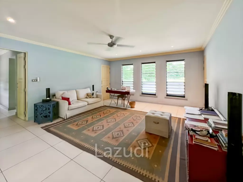 Elegant Eco-Design 5-Bedroom Villa on Over 2 Rai in Springfield Village