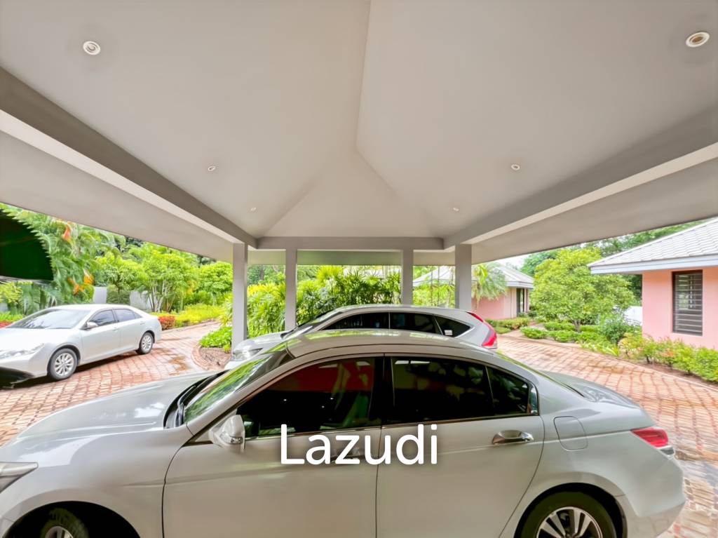Elegant Eco-Design 5-Bedroom Villa on Over 2 Rai in Springfield Village