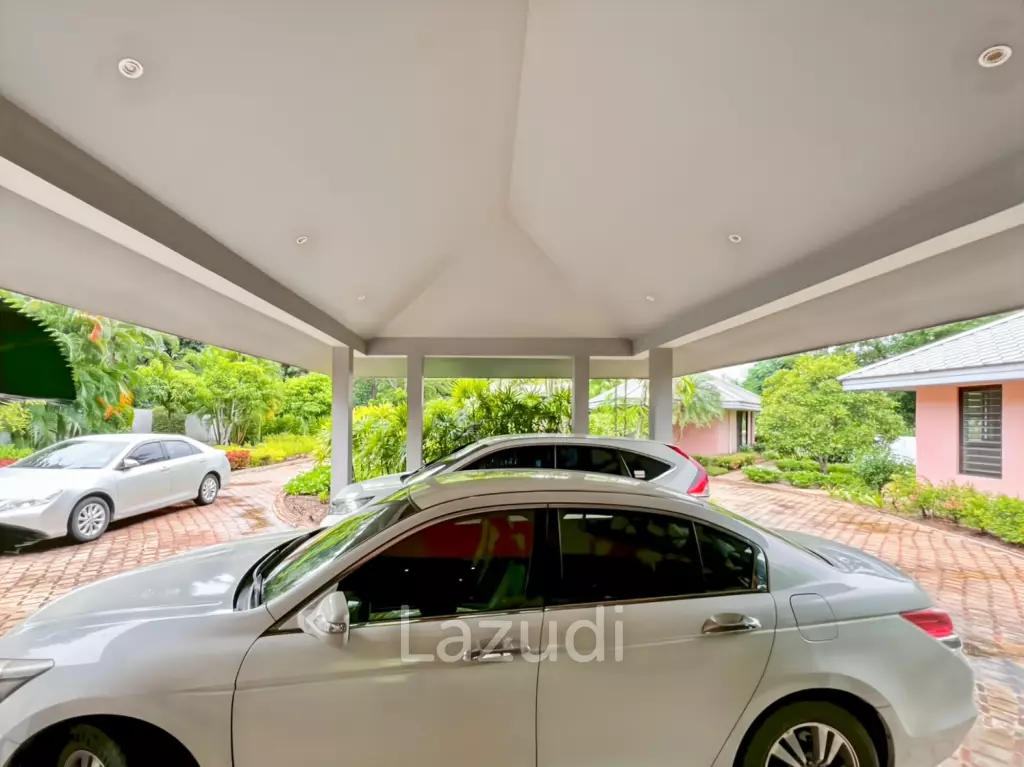 Elegant Eco-Design 5-Bedroom Villa on Over 2 Rai in Springfield Village