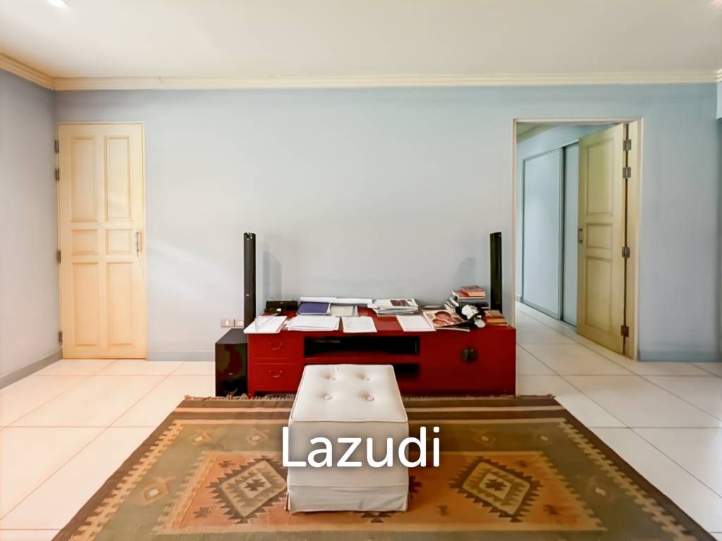 Elegant Eco-Design 5-Bedroom Villa on Over 2 Rai in Springfield Village