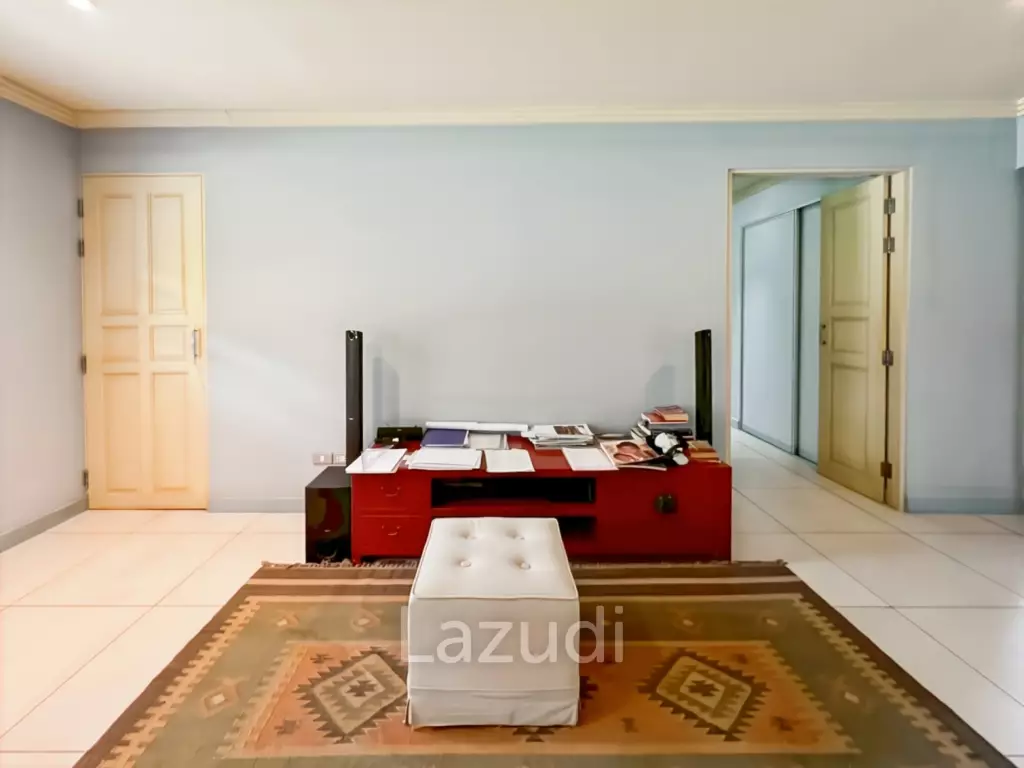 Elegant Eco-Design 5-Bedroom Villa on Over 2 Rai in Springfield Village