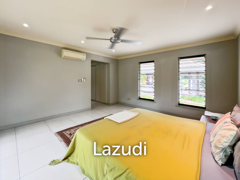 Elegant Eco-Design 5-Bedroom Villa on Over 2 Rai in Springfield Village
