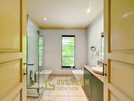 3200 คิว м участка / 1,000 คิว ในชีวิตของฉันมีสนามกอล์ฟและสปารีสอร์ท