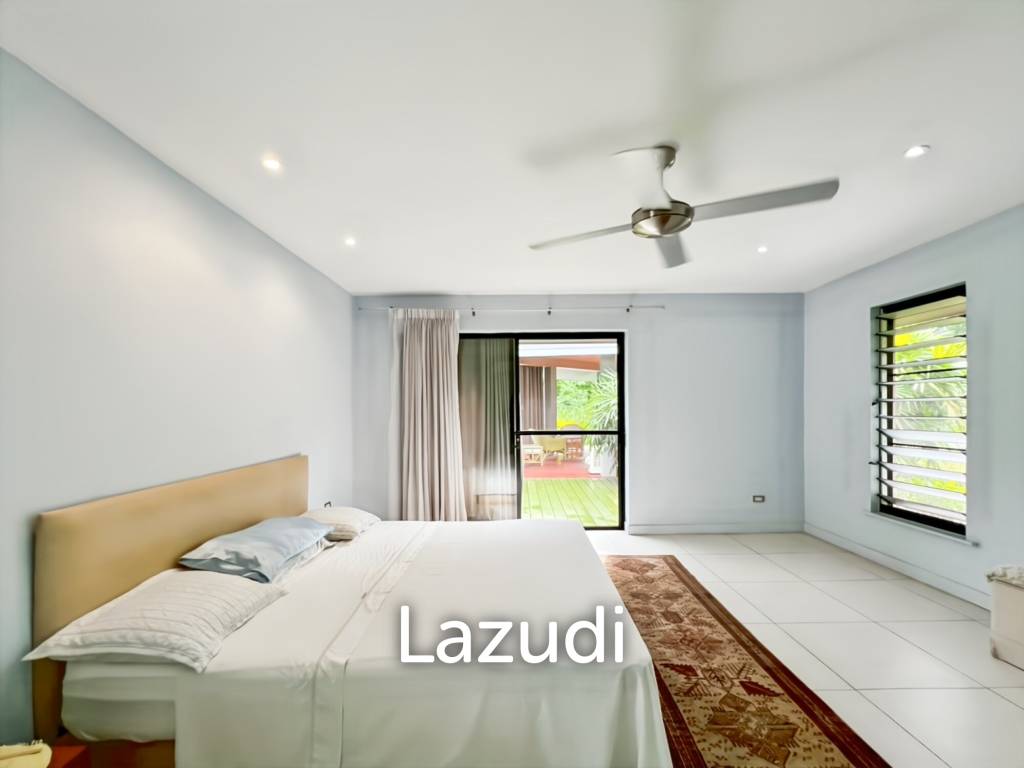 Elegant Eco-Design 5-Bedroom Villa on Over 2 Rai in Springfield Village