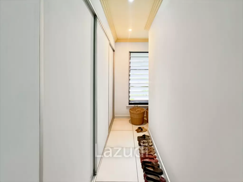 Elegant Eco-Design 5-Bedroom Villa on Over 2 Rai in Springfield Village