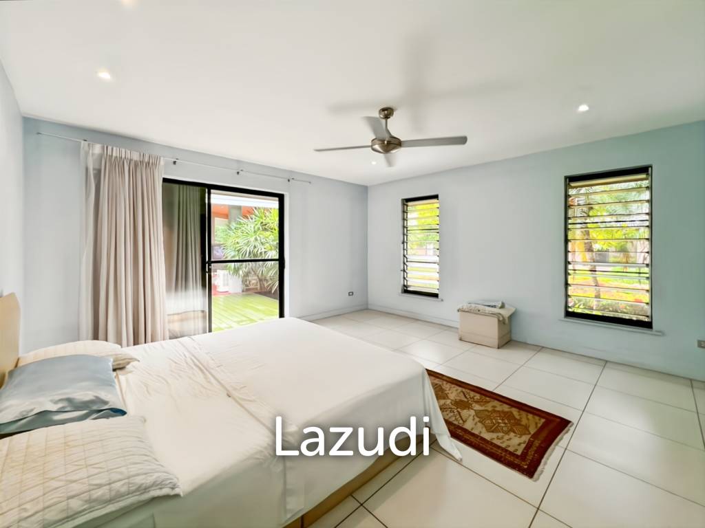 Elegant Eco-Design 5-Bedroom Villa on Over 2 Rai in Springfield Village