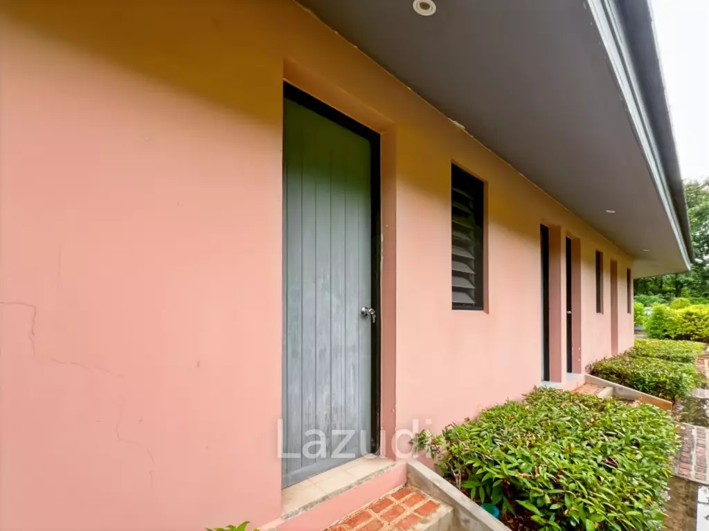 Elegant Eco-Design 5-Bedroom Villa on Over 2 Rai in Springfield Village
