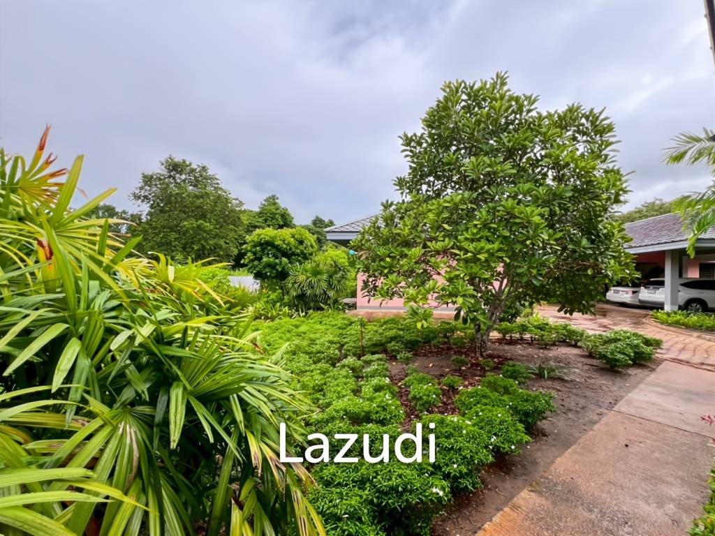 Elegant Eco-Design 5-Bedroom Villa on Over 2 Rai in Springfield Village