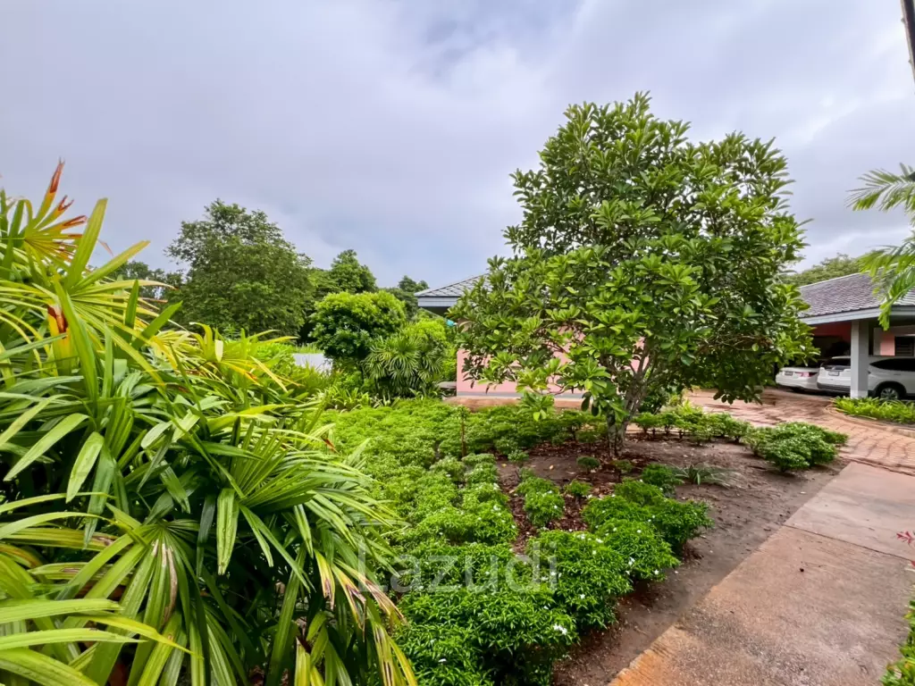 Elegant Eco-Design 5-Bedroom Villa on Over 2 Rai in Springfield Village