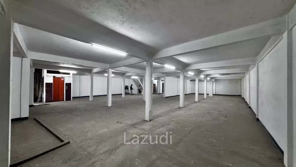 Prime Retail Space in Bang Na with Main Sukhumvit Access