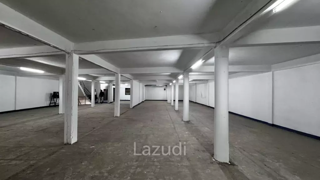 Prime Retail Space in Bang Na with Main Sukhumvit Access