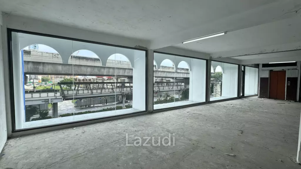 Prime Retail Space in Bang Na with Main Sukhumvit Access