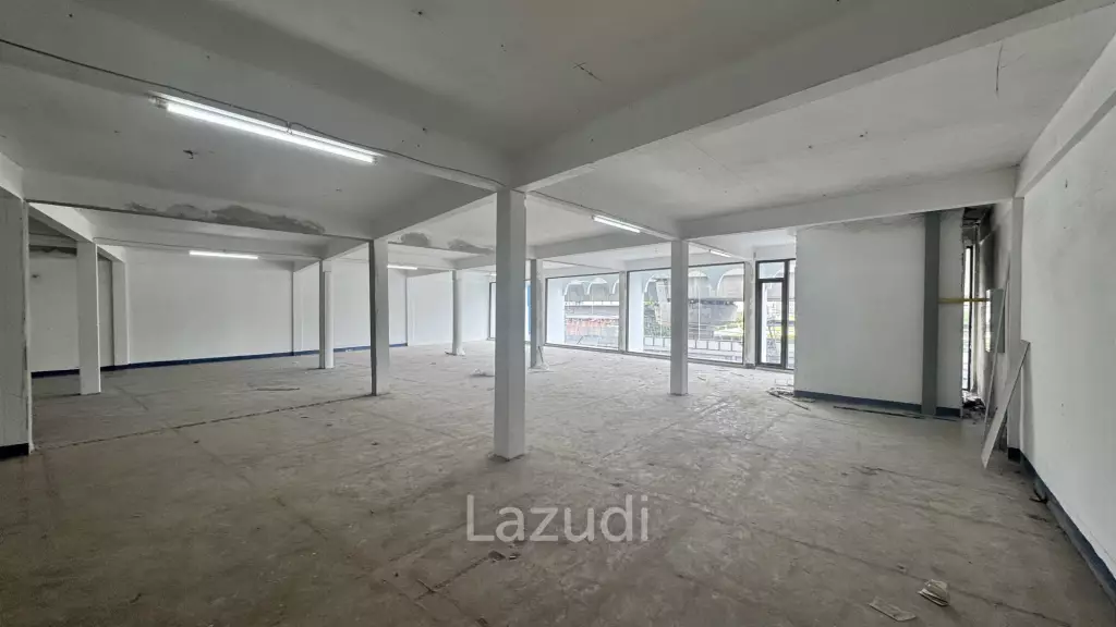 Prime Retail Space in Bang Na with Main Sukhumvit Access