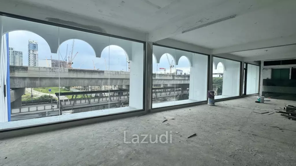 Prime Retail Space in Bang Na with Main Sukhumvit Access