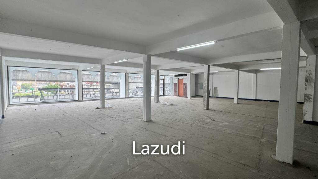 Prime Retail Space in Bang Na with Main Sukhumvit Access