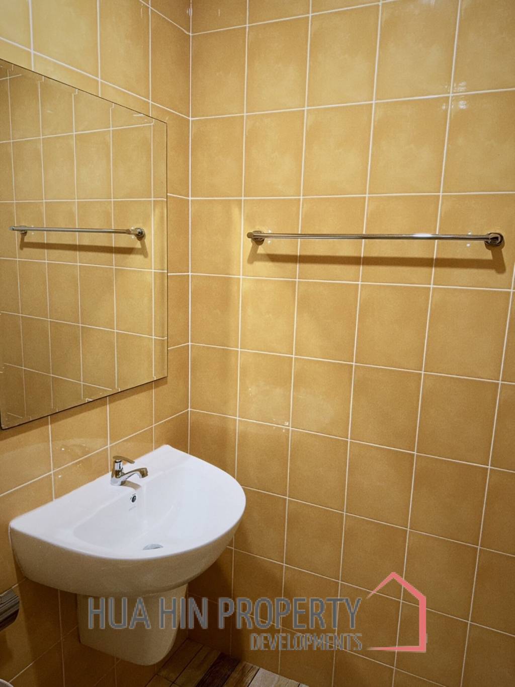 Modern 3-Bedroom Townhouse in Hua Hin Center