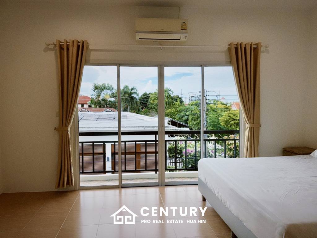 Modern 3-Bedroom Townhouse in Hua Hin Center