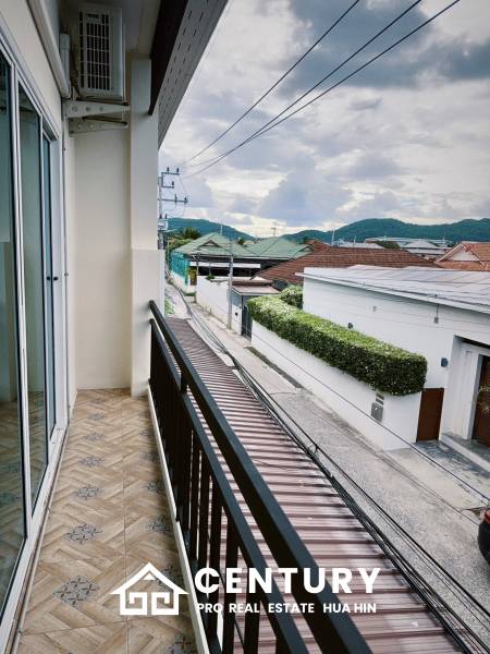 Modern 3-Bedroom Townhouse in Hua Hin Center