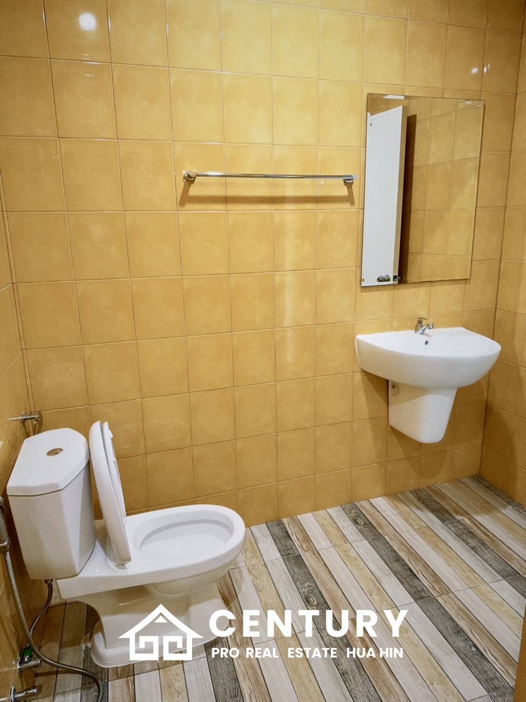 Modern 3-Bedroom Townhouse in Hua Hin Center