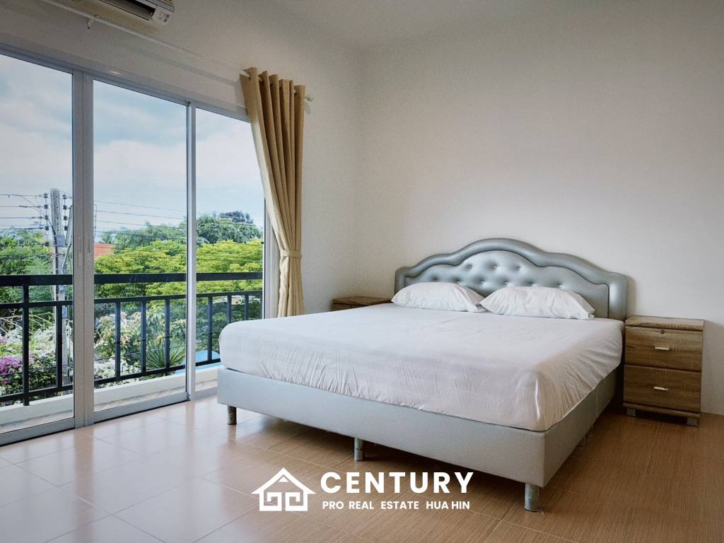Modern 3-Bedroom Townhouse in Hua Hin Center