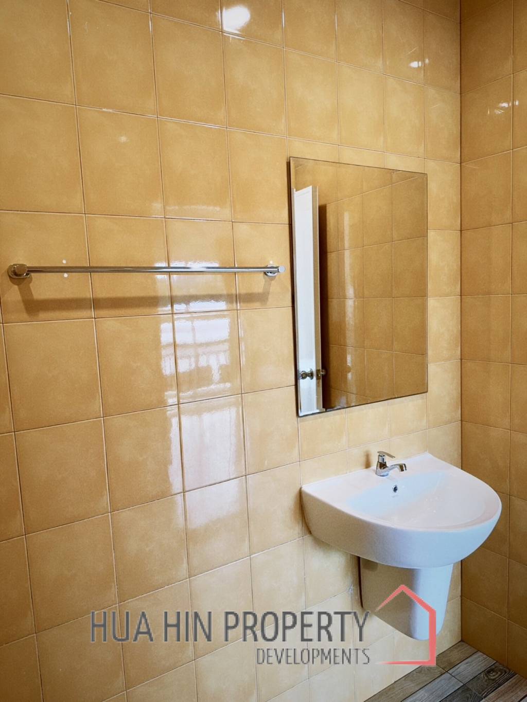 Modern 3-Bedroom Townhouse in Hua Hin Center