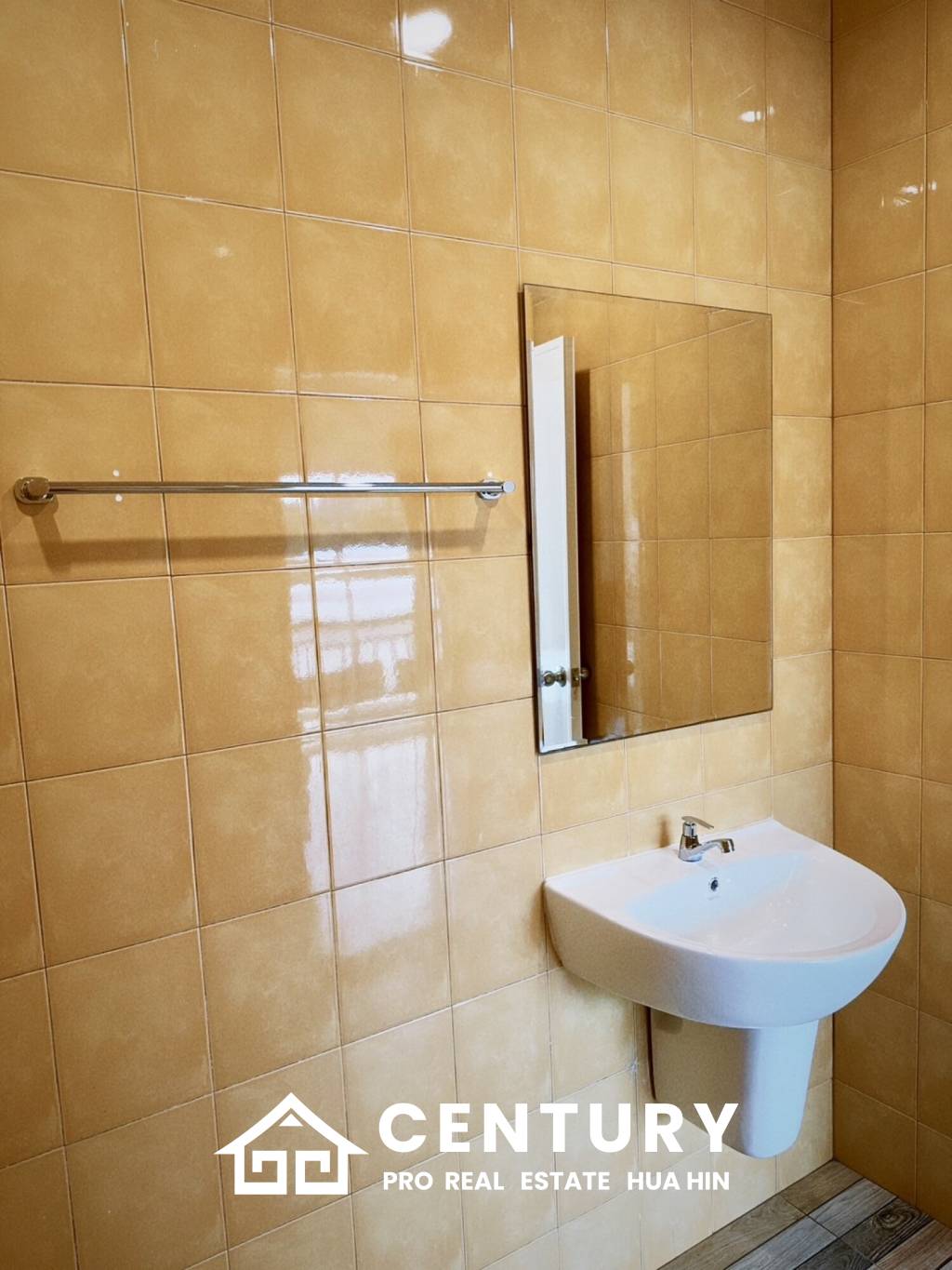 Modern 3-Bedroom Townhouse in Hua Hin Center