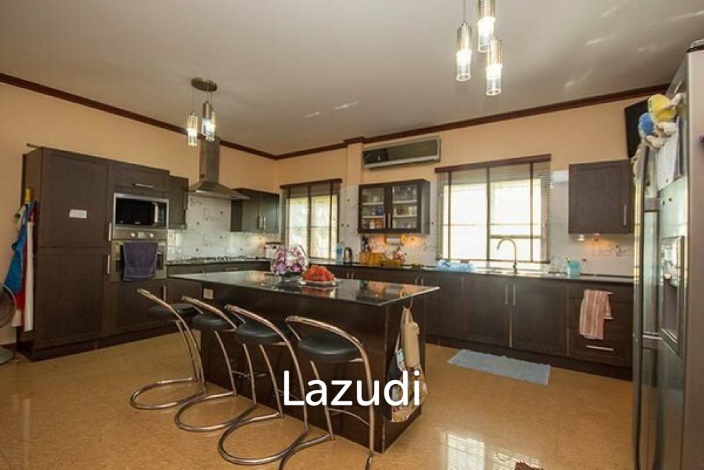 2,400 Sqm 4 Bed 5 Bath Villa For Sale