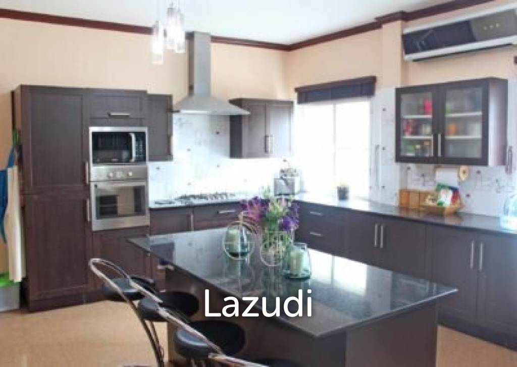 2,400 Sqm 4 Bed 5 Bath Villa For Sale