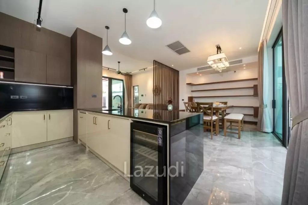 Brand New Modern 3-Bedroom Pool Villa in Thalang