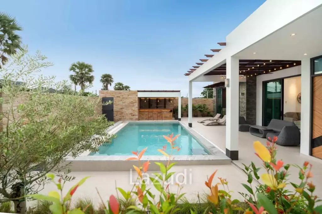 Brand New Modern 3-Bedroom Pool Villa in Thalang