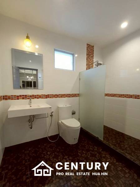 COZY SINGLE HOUSE IN MON MAI : 2 bed great value