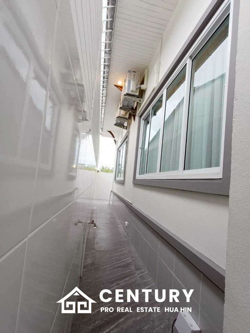 COZY SINGLE HOUSE IN MON MAI : 2 bed great value