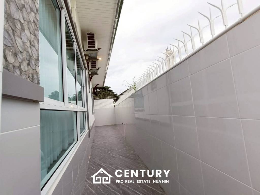 COZY SINGLE HOUSE IN MON MAI : 2 bed great value