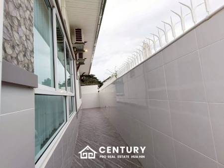 COZY SINGLE HOUSE IN MON MAI : 2 bed great value